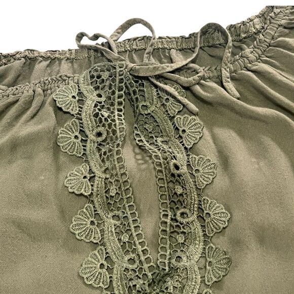 Elegant Green Women's Blouse - Picture 10 of 16